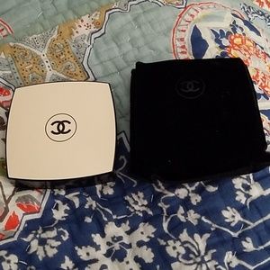 LES BEIGES HEALTHY GLOW
MULTI-COLOUR BROAD SPECTRU